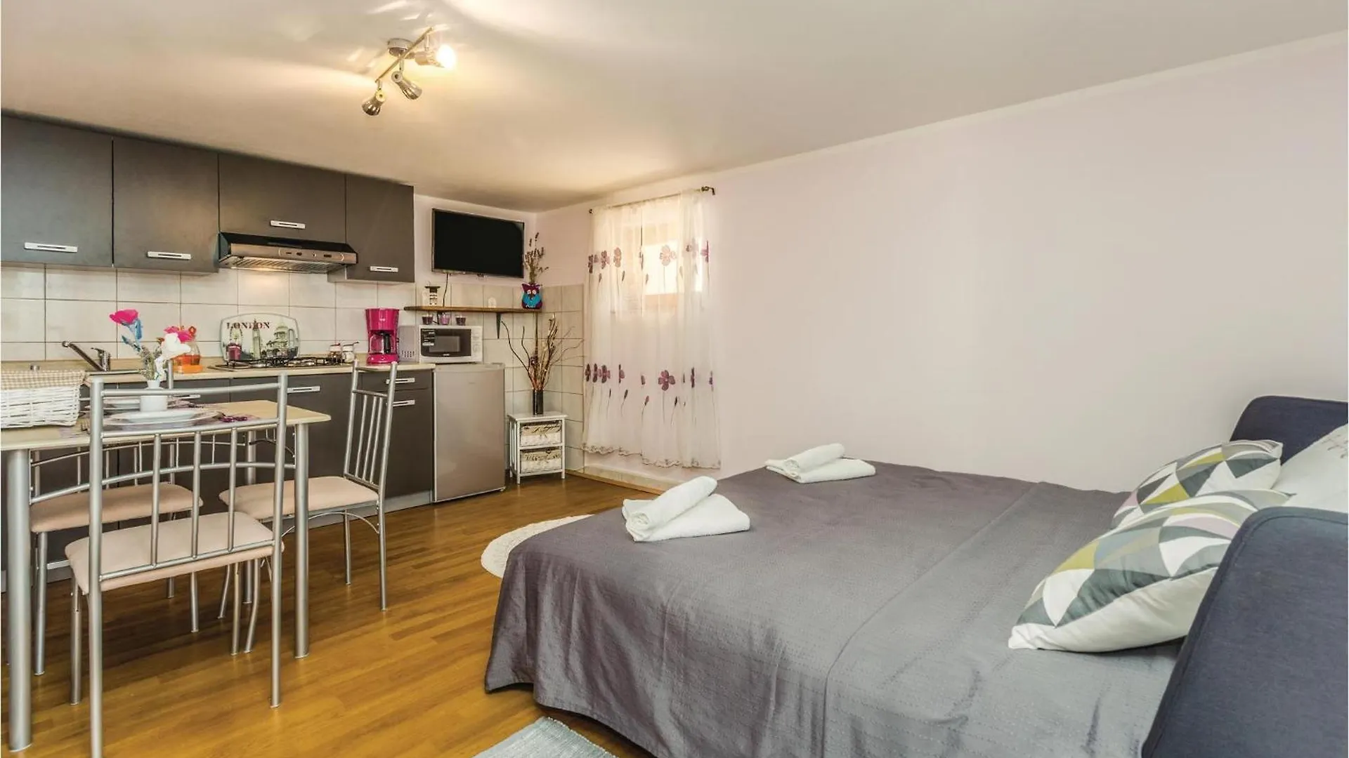 Stunning Apartment In Radmani With Wifi 0*,  Hırvatistan