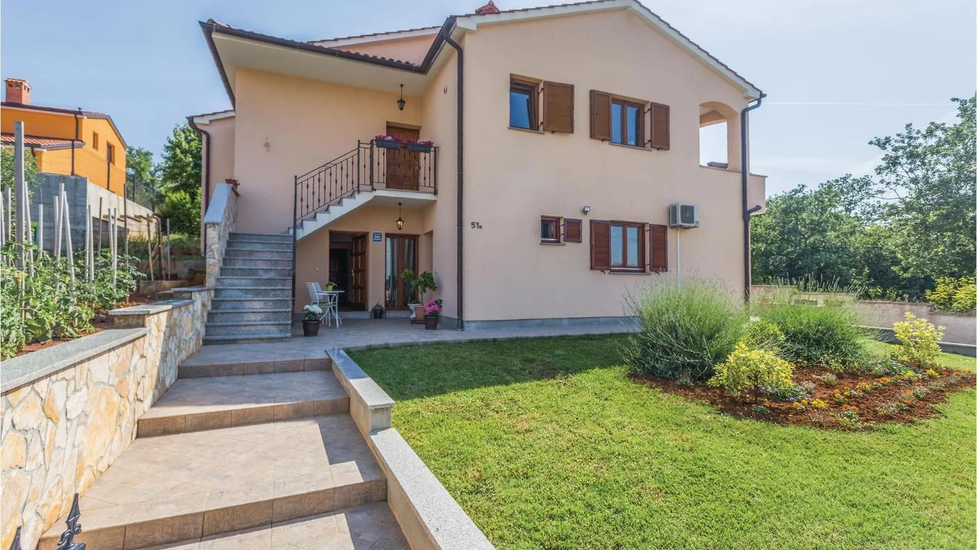 Stunning Apartment In Radmani With Wifi