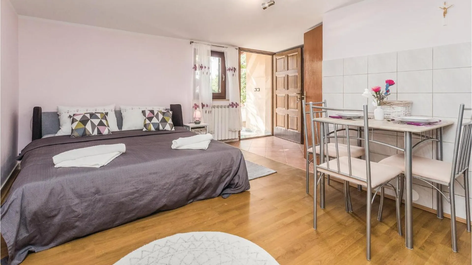 Stunning Apartment In Radmani With Wifi
